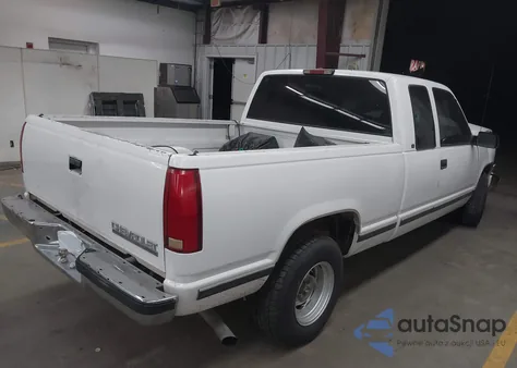 1998 Chevrolet C1500 Fleetside z USA, uszkodzony, nr VIN 1GCEC19M5WE245641